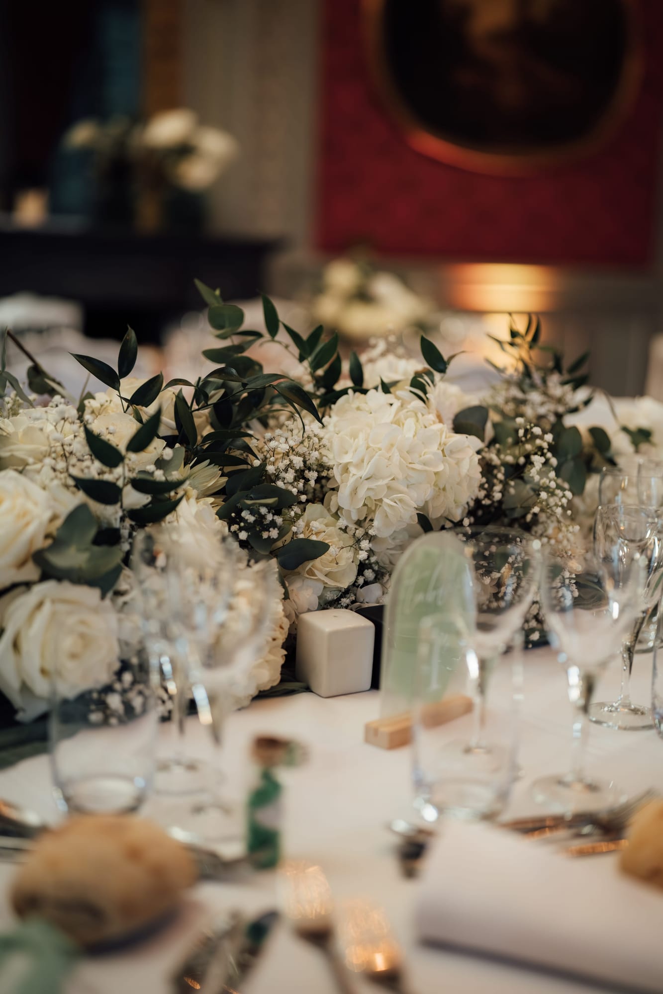 Navy blue & burgundy — depth and timeless sophistication